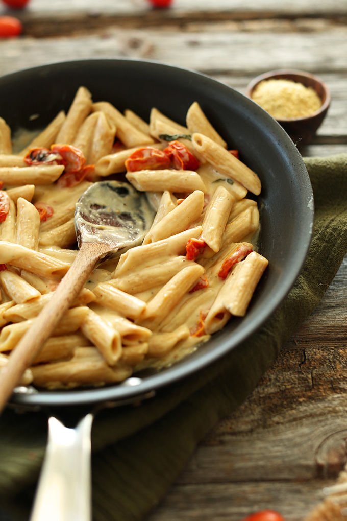 How to make creamy vegan garlic pasta