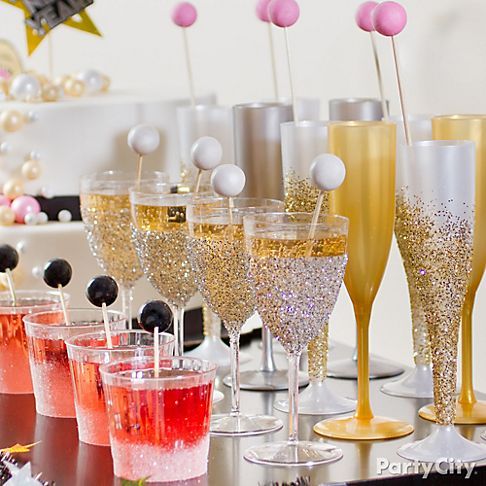 DIY New Years Eve Glitter Glasses