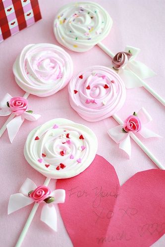 Meringue Lollipops for Valentine's Day