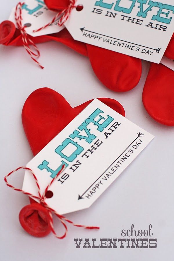 'Love is in the air' Valentines Day Printable Tags 'Love is in the air' Valentines Day Printable Tags