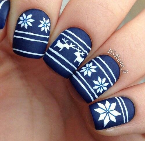 Winter snowflake nails