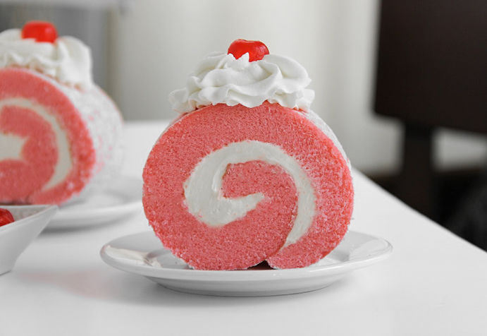 How to make a pink velvet roulade How to make a pink velvet roulade