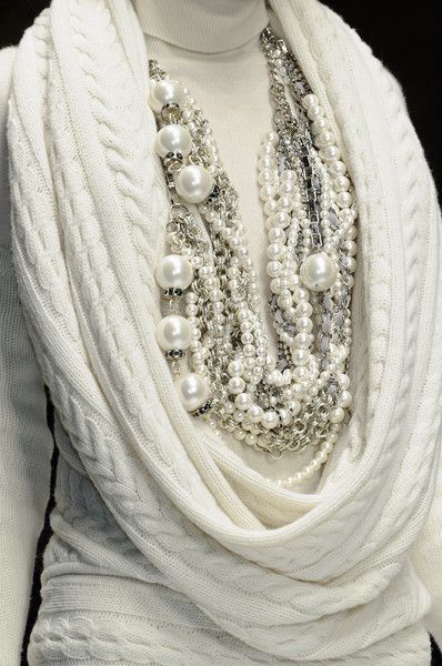 Beautiful Pearl & Silver Chain Necklace Beautiful Pearl & Silver Chain Necklace