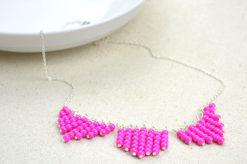 Make A Necklace In A Pink Collar Pattern Pictures, Photos, and Images ...