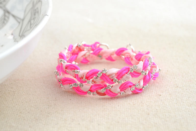 Make a cut Bracelet out of String