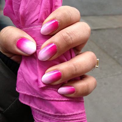 Pink to light pink gradient nails Pink to light pink gradient nails