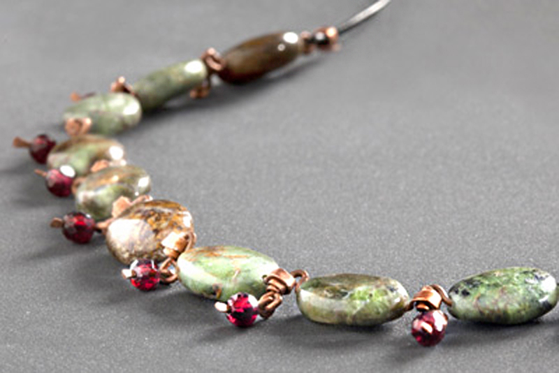 Make Necklaces Out Of Brass Wires Pictures, Photos, and Images for