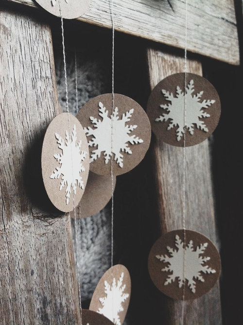 Paper white snowflake garland