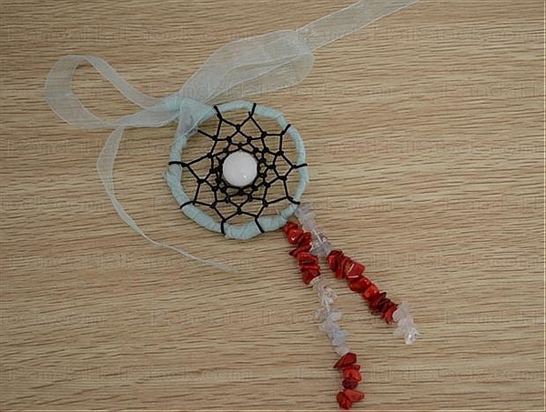 How to make a dreamcatcher necklace with ribbon How to make a dreamcatcher necklace with ribbon