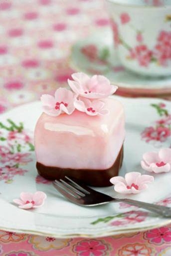 Pretty Petit Four Pretty Petit Four
