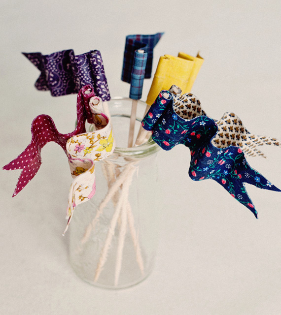 Bendable fabric flags