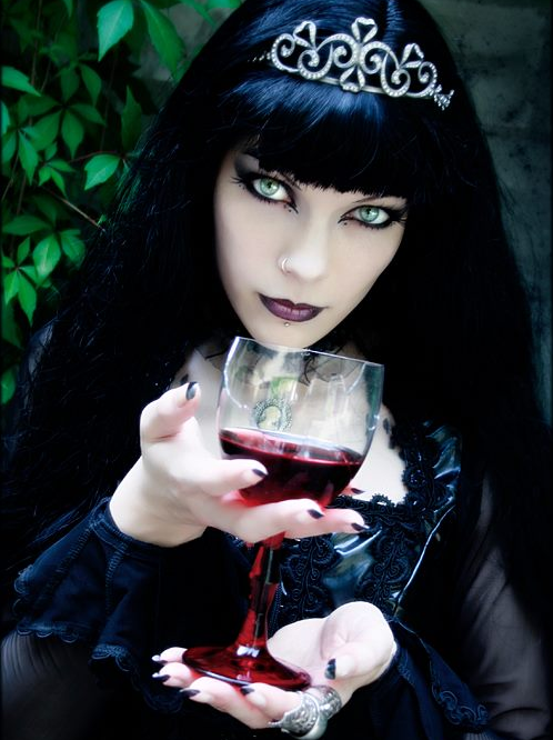 Goth queen makeup