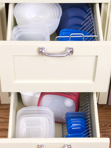 WIRE RACKS AS LID HOLDERS WIRE RACKS AS LID HOLDERS