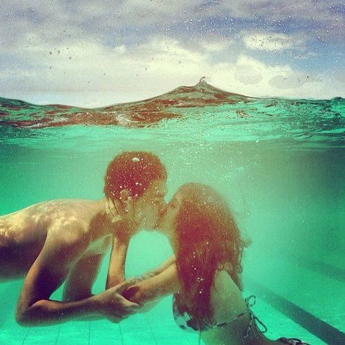 underwater kiss underwater kiss