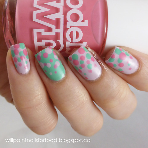 Spring dot manicure