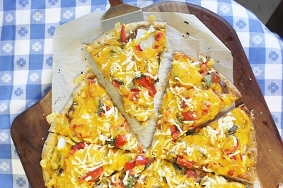 Vegan three cheese pizza Vegan three cheese pizza