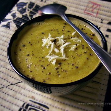 Garlic Broccoli Soup with yellow lentils