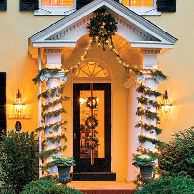 Wrap columns with Garland Wrap columns with Garland