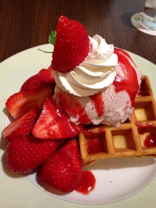 Strawberry ice cream and waffles