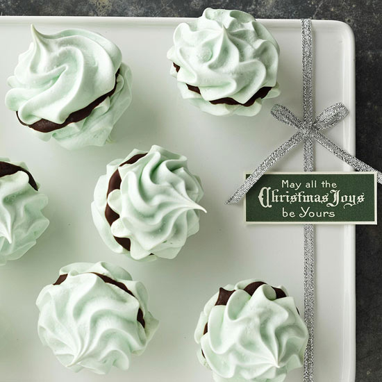 Mint meringue kisses Mint meringue kisses