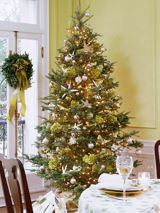 Sparkling starfish christmas tree