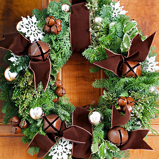 Personalized accents to wreath