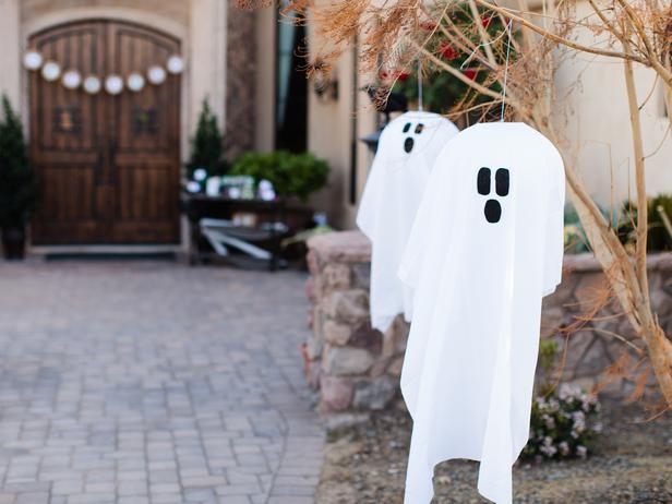 Billowing hanging ghosts