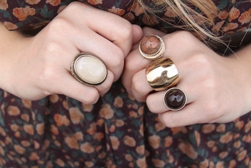 Neutral colored rings