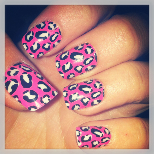 Pink leopard nails Pink leopard nails
