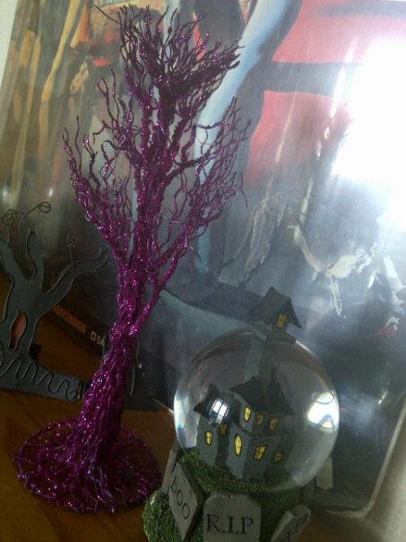 Glittery tree and halloween globe Glittery tree and halloween globe