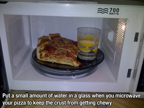 Water in a glass to keep pizza crust crisp Water in a glass to keep pizza crust crisp