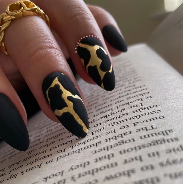 Gold Black Accent Nail Art Pictures, Photos, and Images for Facebook