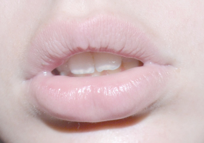 Nude pink lips