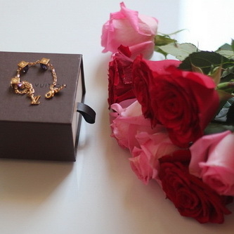Red and pink roses Red and pink roses