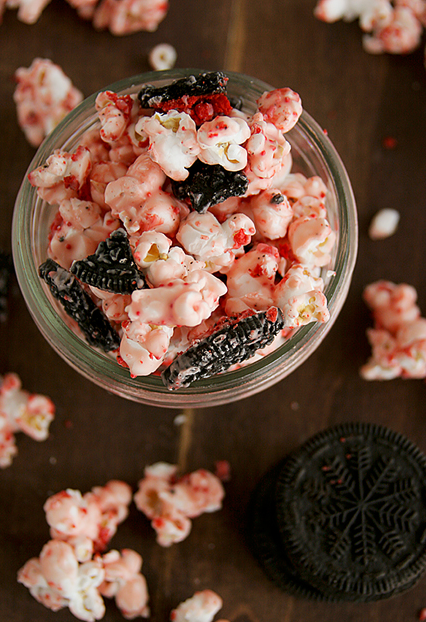 Peppermint and Cookie Popcorn