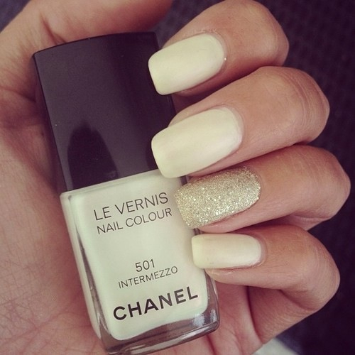 Chanel glitter nails Chanel glitter nails