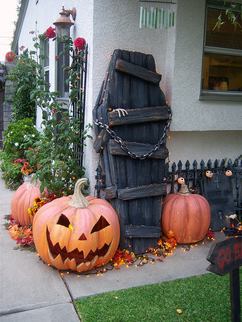 Pumpkin and casket decorations Pumpkin and casket decorations