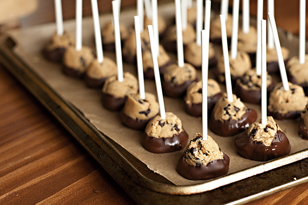 Chocolate chip cake pops Chocolate chip cake pops