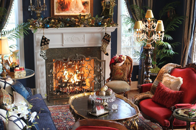 Elegant holiday livingroom