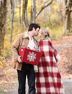 Outdoor kiss
