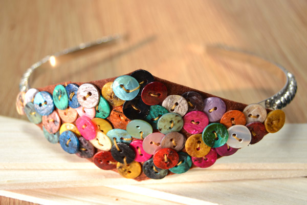 DIY Vintage Style Shell Button Headband DIY Vintage Style Shell Button Headband