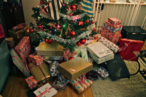 Christmas tree presents Christmas tree presents