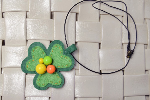 Lovely Felt Clover Pendant Necklace 