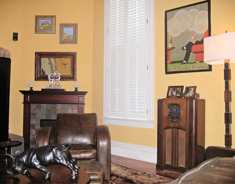 An art deco living room