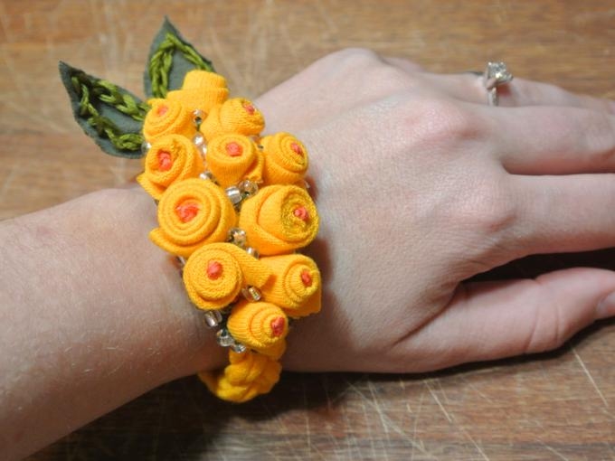 rosebud bracelet made of old T-shirt rosebud bracelet made of old T-shirt
