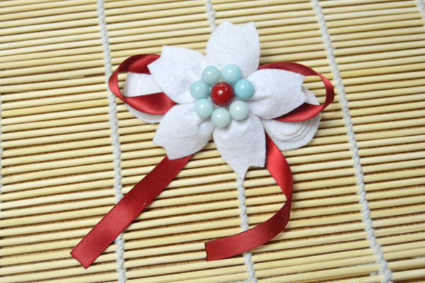 Glamorous White Felt Flower with Beads for Hair Glamorous White Felt Flower with Beads for Hair