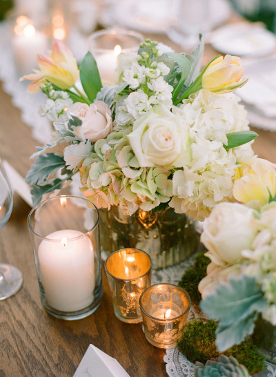 White floral table setting White floral table setting