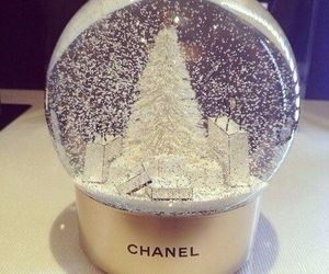 Chanel snowglobe Chanel snowglobe