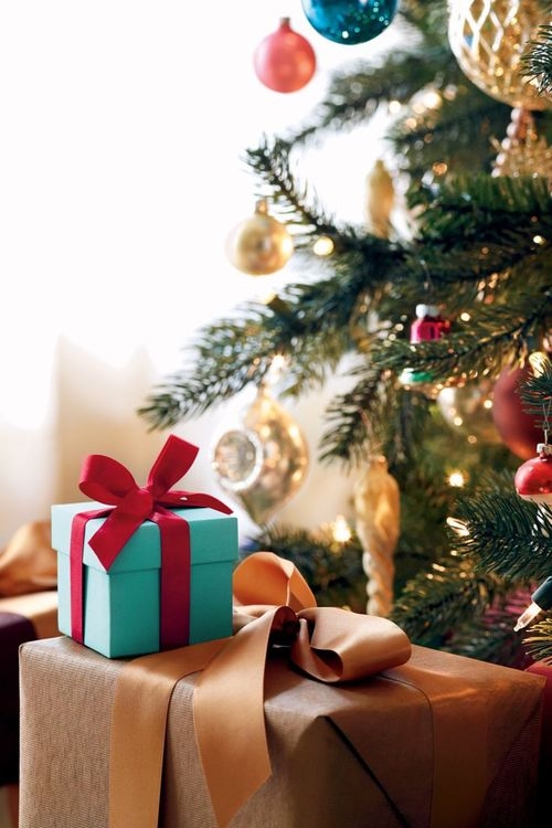 Christmas tree and presents