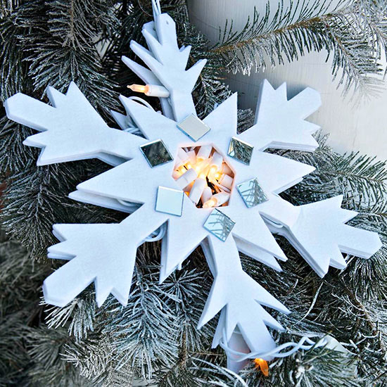 Outdoor christmas light snowflake